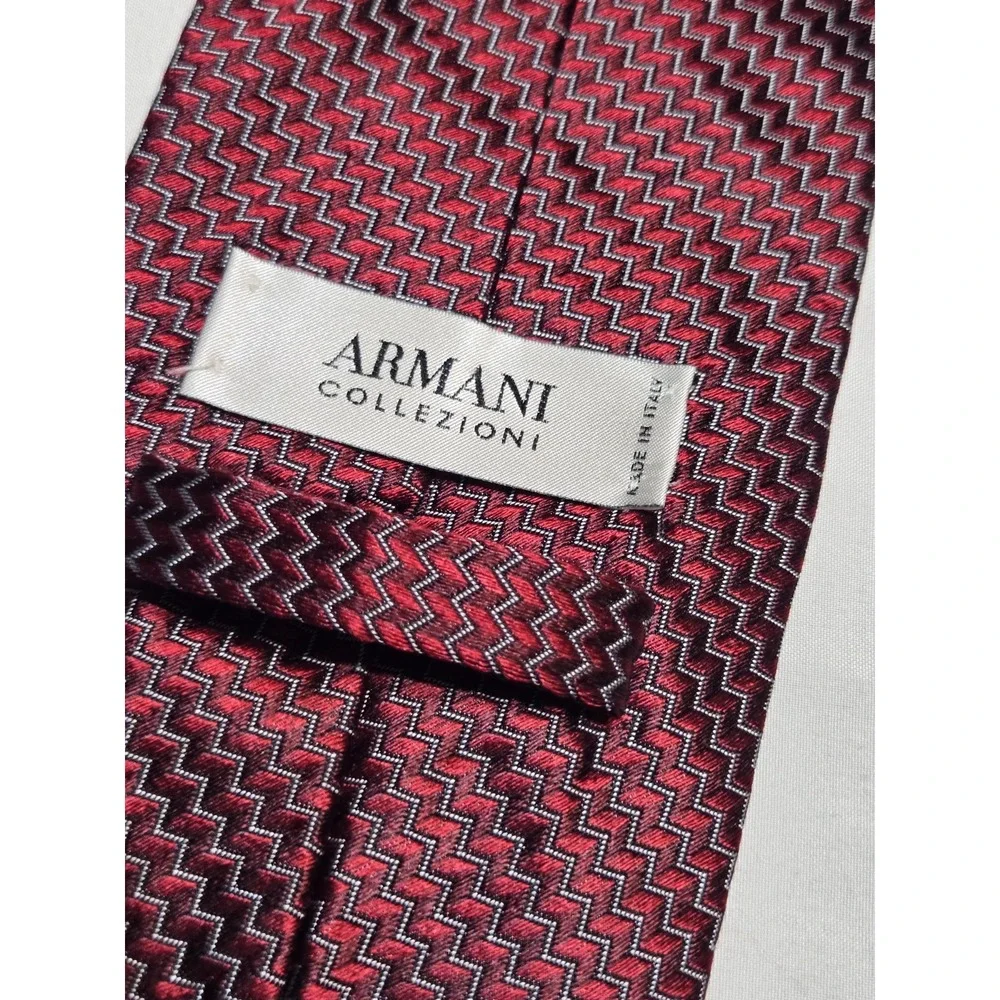Armani Collezioni Italian Made 100% Silk Luxury Necktie Red Chevron 4